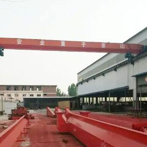 BMH型電動(dòng)葫蘆單梁半門式起重機(jī)